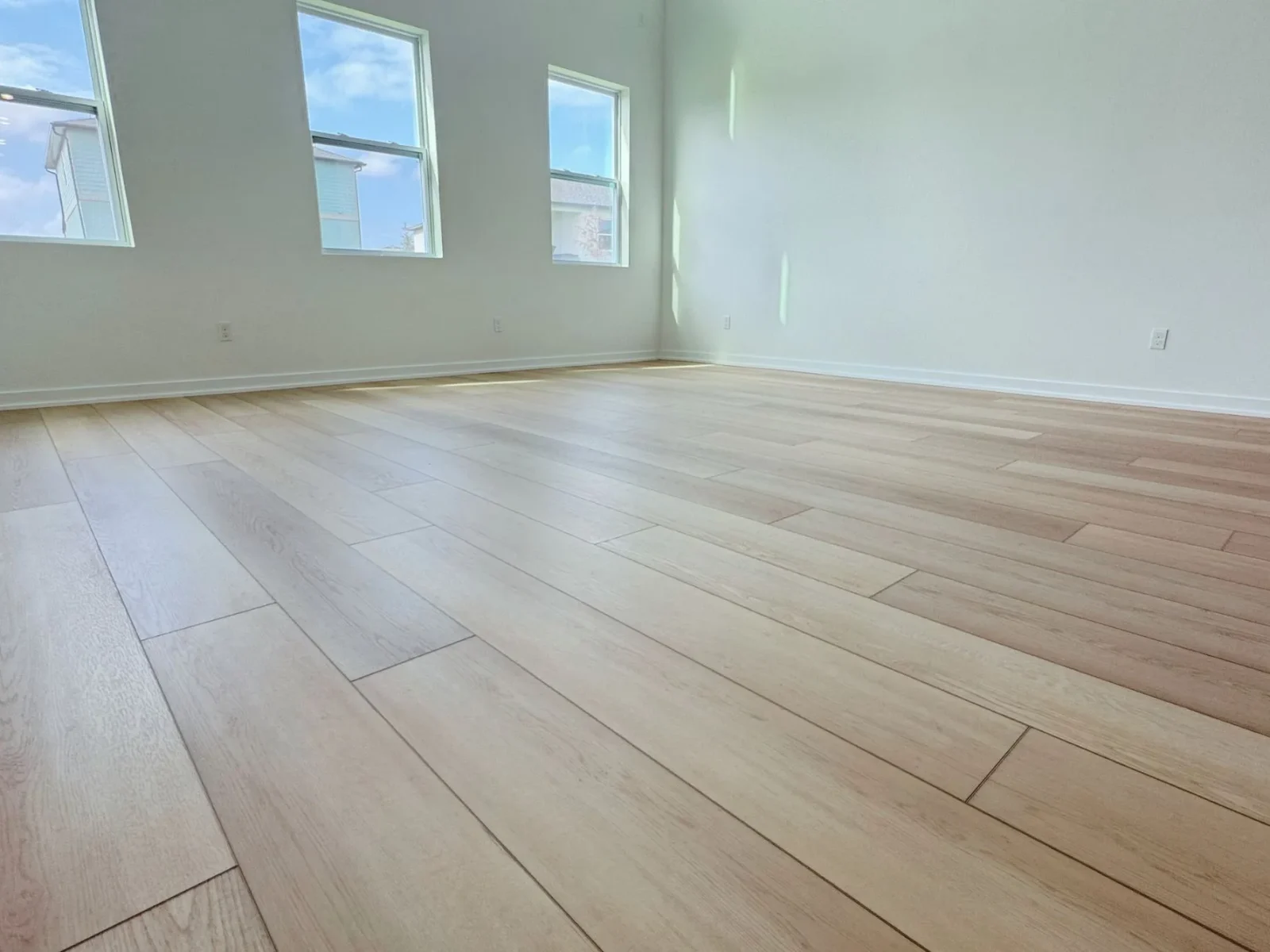 Engineered Hardwood Floors by Kadosh in Florida. Moisture-stable planks, licensed installers, lifetime workmanship warranty, fast design visit.