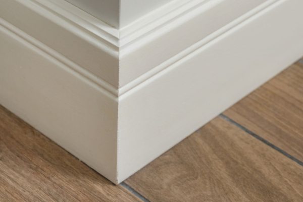 Stylish baseboards conceal gaps and guard walls against daily impacts. Choose traditional or modern profiles matched to Florida flooring styles.